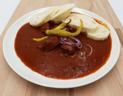 Guláš z vepřových líček