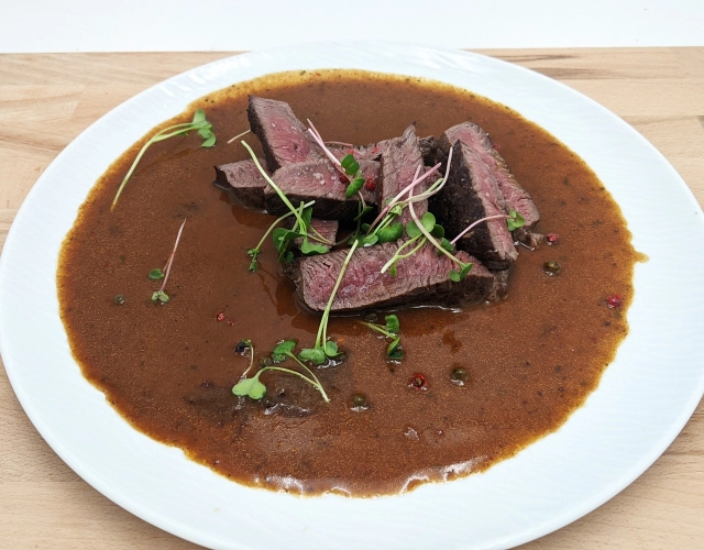 Filírovaný vyzrálý hovězí striploin steak
