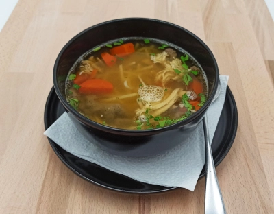 Masový vývar s játrovými noky